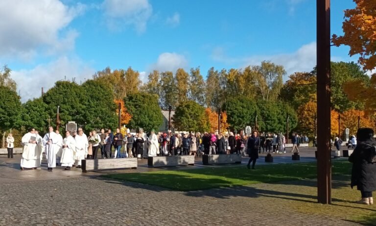 Kauno arkivyskupas metropolitas Kęstutis Kėvalas Šiluvoje drąsino dėl ateinančios gyvybės svyruojančias šeimas