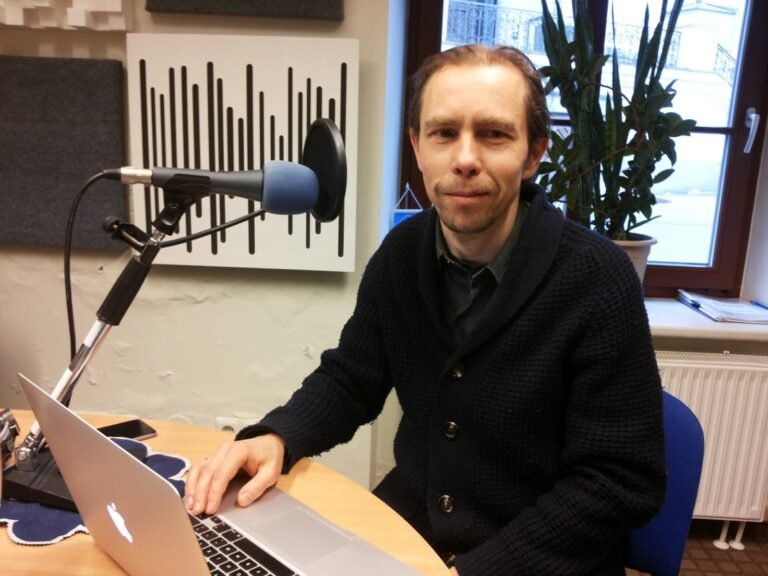 Ramūnas Aušrotas. Prekybos ar paslaugų įstaigos negali reikalauti konfidencialios informacijos