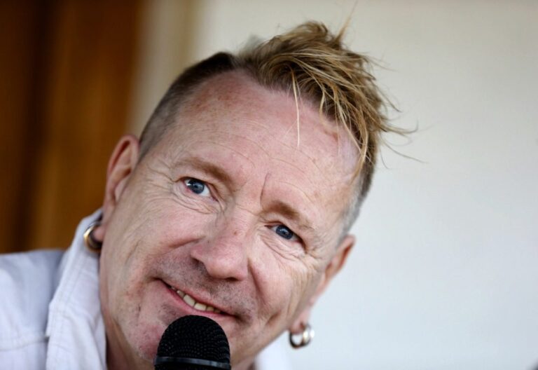 „Sex Pistols” lyderis: pasaulis pernelyg pasuko į kairę