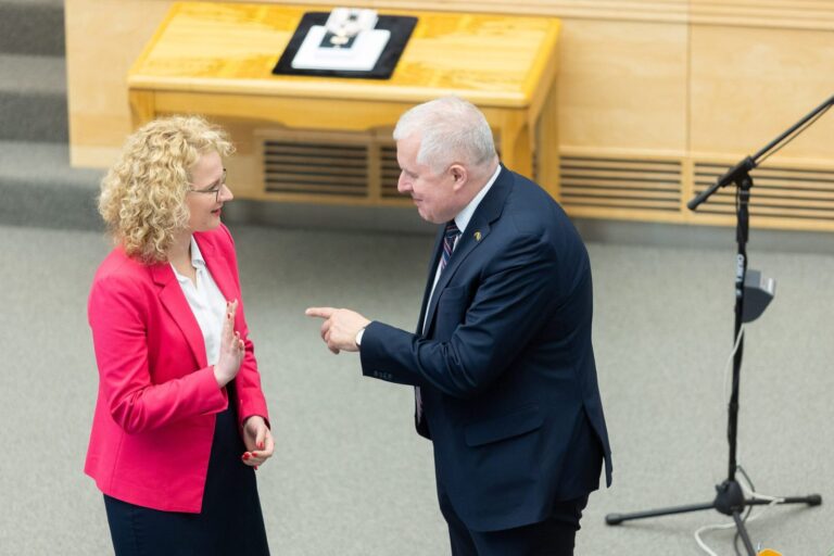 Apklausos: populiariausias ministras – A. Anušauskas, labiausiai nemėgsta A. Armonaitės