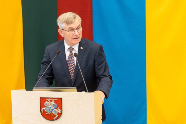 Seimo Kaimo reikalų komitetas siūlo atmesti prezidento veto dėl naktinių taikiklių