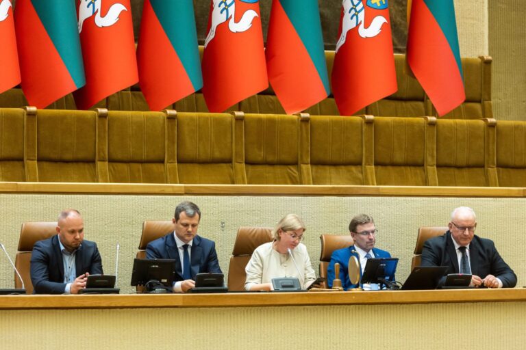 Seimo opozicija planuoja toliau posėdžiauti atskirai, rengs savo darbotvarkę
