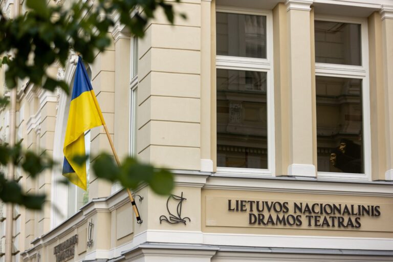 Heraldikos komisija prašo valstybinių institucijų nebenaudoti Ukrainos simbolikos