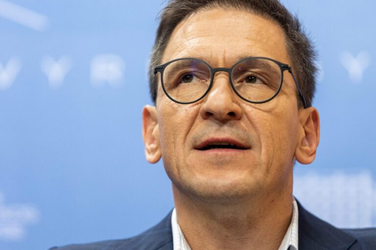 Interpeliaciją atlaikęs energetikos ministras apie elektros kainas: kalta Rusija