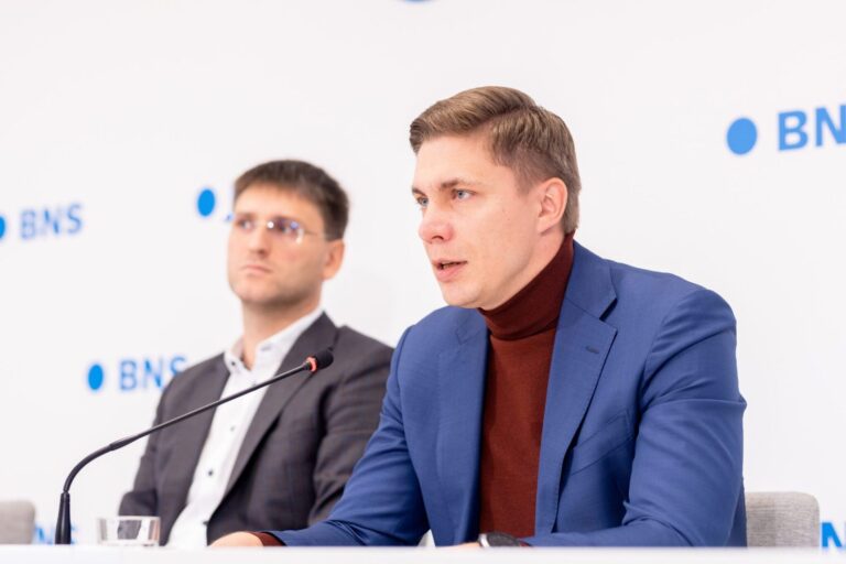 Savivaldybių asociacijos prezidentu perrinktas korupcija kaltintas socialdemokratas M. Sinkevičius