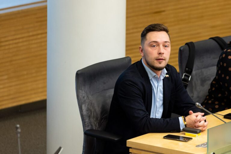 Kilus lėšų panaudojimo skandalui, parlamentaras M. Matijošaitis žada visą įrangą palikti Seimui