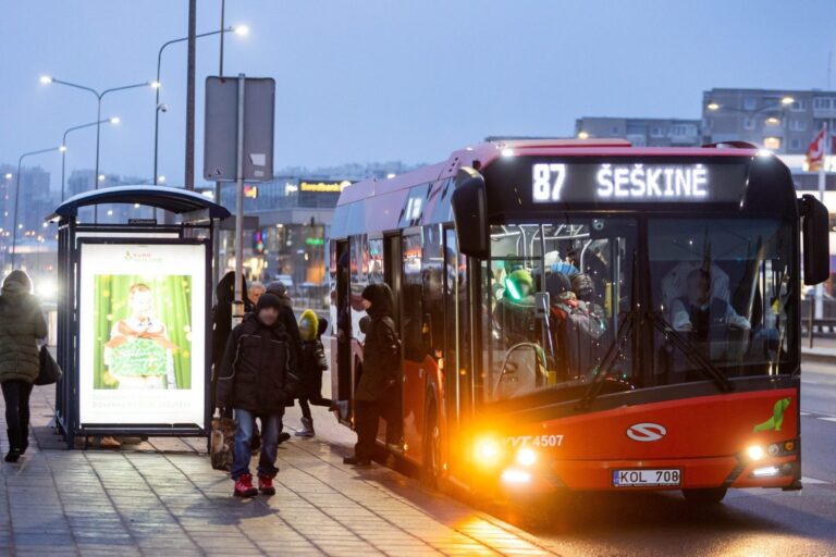 Profsąjungai siekiant apmokėjimo už streiko dienas, VVT laukia atsakymo dėl kompromiso