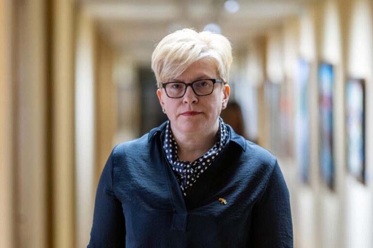 Premjerė: Vyriausybė palaikytų siūlymą algas prokuroras didinti labiau ir dviem etapais