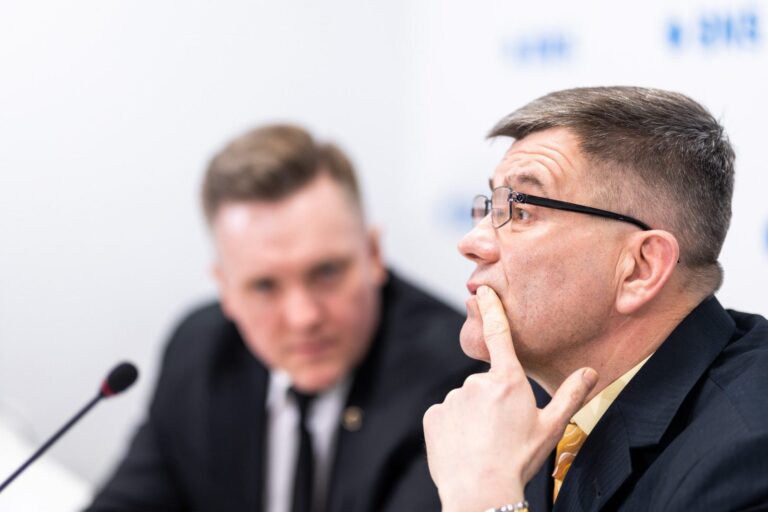 Atleistas pareigūnas kaltina buvusią policijos vadovybę neteisėtu sekimu