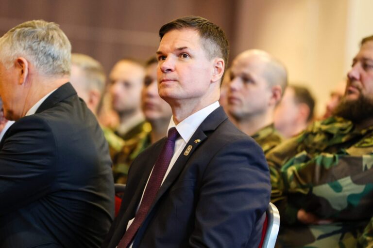 P. Saudargas sako nematantis pagrindo nepasitikėti A. Anušausku, kol neįrodyta kitaip