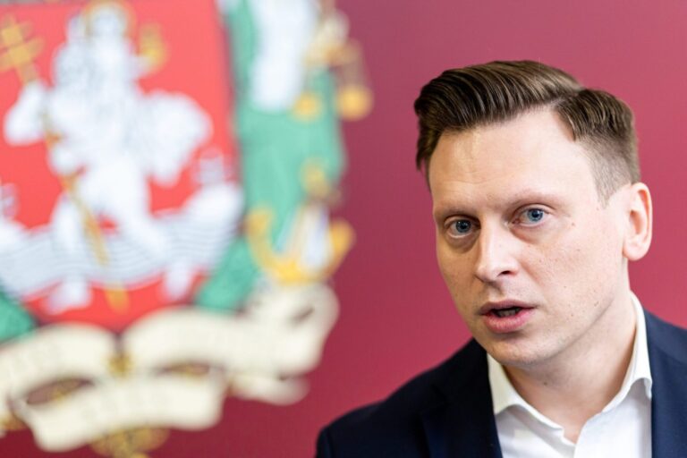 V. Benkunskas: ąžuolą Vilniaus centre nupjovusiai įmonei – 141 tūkst. eurų bauda