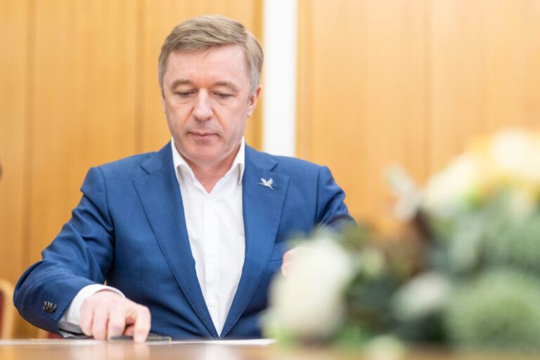 Ramūnas Karbauskis. Kam tas spektaklis? Naikinkime neliečiamybę visiems Seimo nariams!