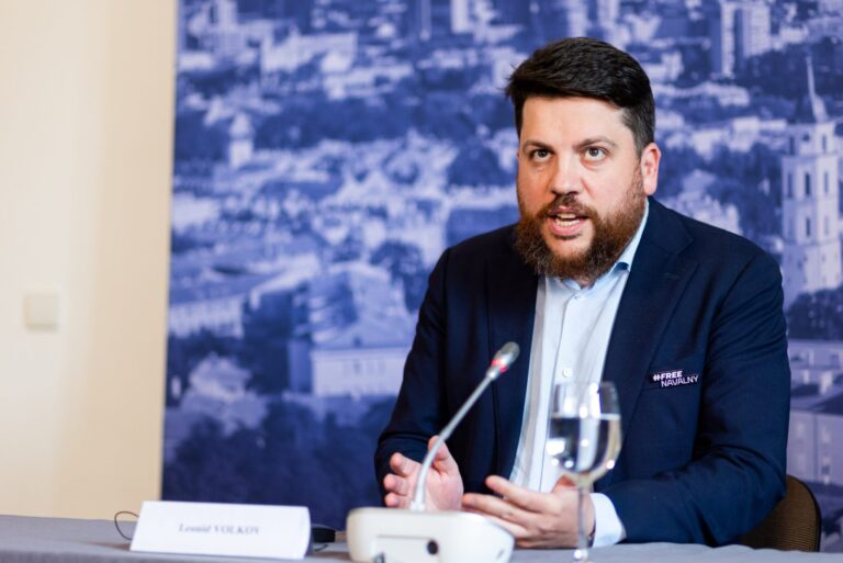 Vilniuje automobilyje užpultas ir sužalotas buvęs A. Navalno štabo vadovas 