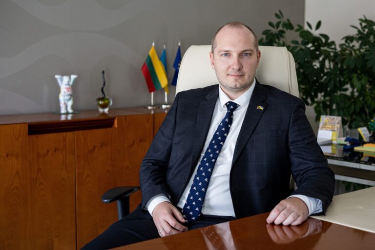 Ministras pasiūlė algas mokytojams nuo sausio didinti 6,5 proc., bet nesulaukė palaikymo