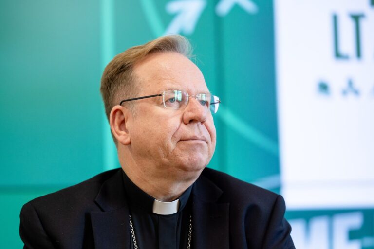 Vilniaus arkivyskupijoje pradeda veikti patyrusių seksualinę prievartą Bažnyčioje išklausymo tarnystė