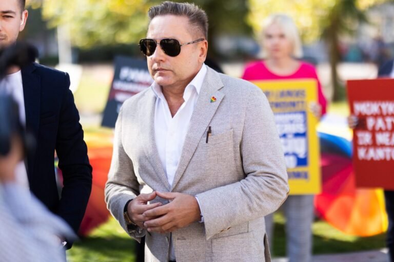 Vladimiras Simonko prisipažino, kad už protestus jam moka Europos Sąjunga