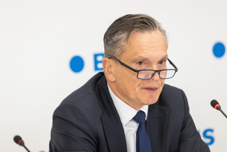 VTEK: miuzikle už ambasados lėšas lankęsi G. Nausėda ir E. Bajarūnas supainiojo interesus