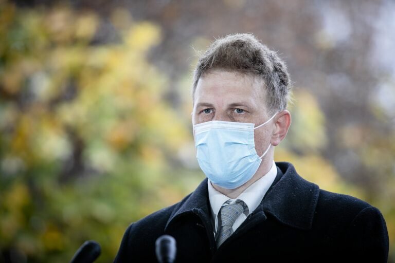 Prof. M. Stankūnas: griežto karantino turėtume išvengti