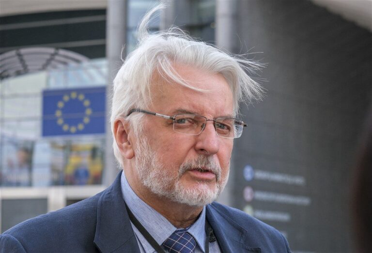 Lenkų europarlamentaras: ES migracijos paktas yra receptas Europos savižudybei