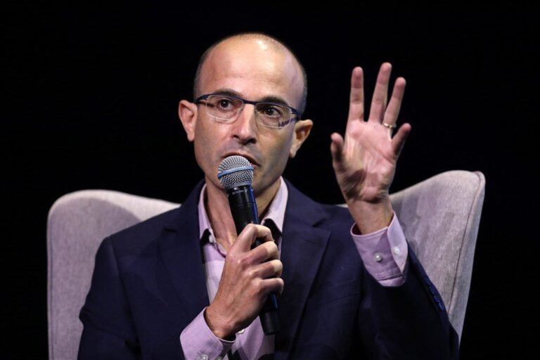 Transhumanizmo pranašas Harari: dirbtinis intelektas gali parašyti naują Bibliją
