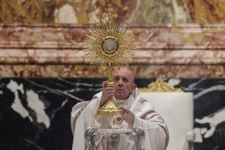 Eucharistija yra Dievo atsakymas į tikrojo gyvenimo alkį – popiežius Pranciškus