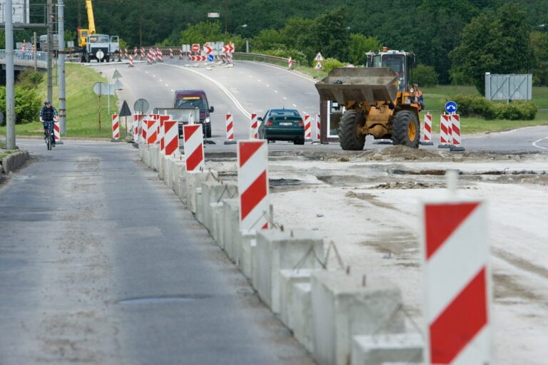 Didžiausia problema lietuviams – bloga kelių būklė, skelbia apklausa