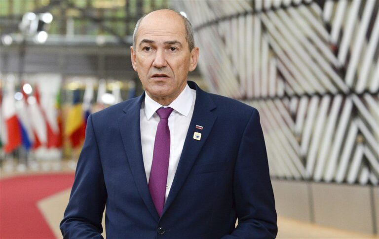 Buvęs Slovėnijos premjeras J. Janša: ginkluokitės