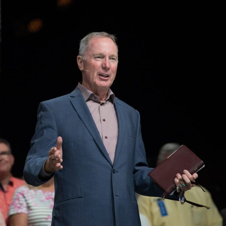 Krikščioniškų knygų autorius Max Lucado dėkoja Dievui už pagerėjusią sveikatą