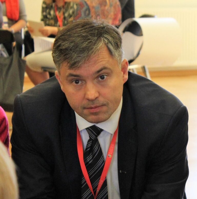 Andrius Macas. Nūdienos vizitinė kortelė – sisteminė prievarta arba variacijos nekaltybės praradimo tema