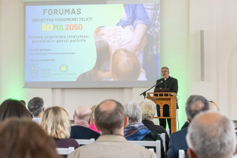 Forume „Šeima 2050“ aptarti šeimos politikos iššūkiai ir galimybės: nuo vertybinių pamatų iki praktinių sprendimų