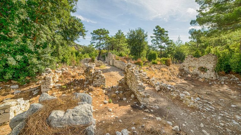 Senoviniame Olimpų mieste atrastos bažnyčios liekanos
