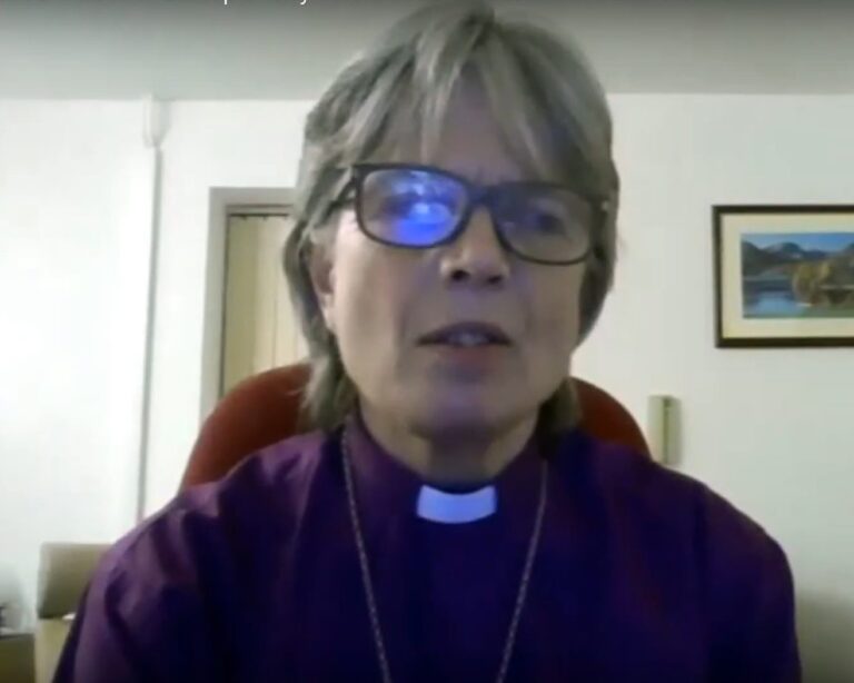 Krikščionių grupė smerkia Velso Anglikonų Bažnyčios sprendimą išrinkti lesbietę arkivyskupe