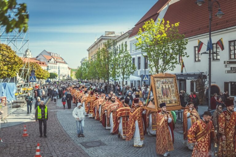 Tūkstančiai tikinčiųjų stačiatikių dalyvavo procesijoje Vilniuje