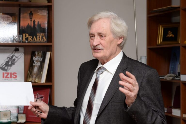 Prof. dr. Saulius Kanišauskas. Ekspertė skambina pavojaus varpais: nejau moterims reikia gimdyti?!