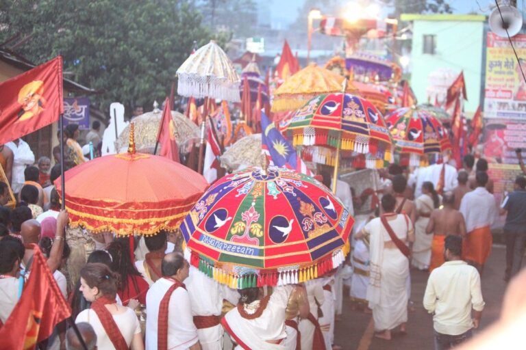 Hinduistai, nepaisydami pandemijos, švenčia religinį Kumbha Melos festivalį