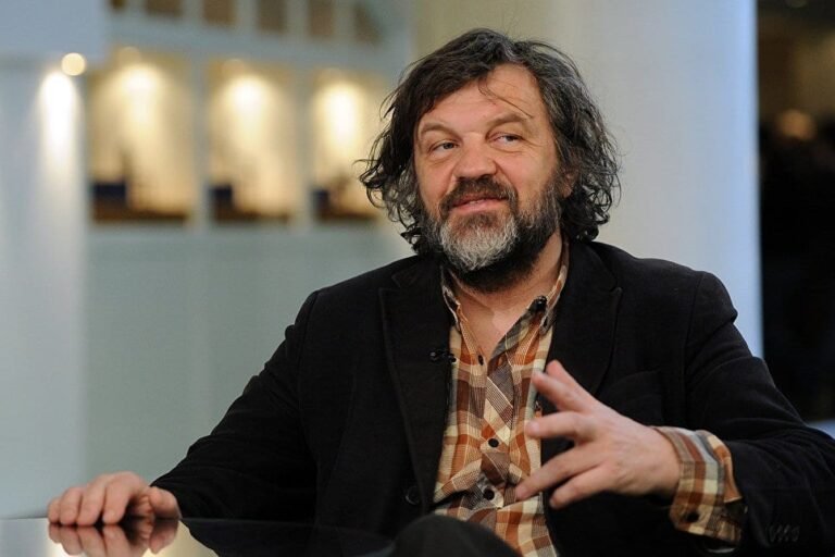 Legendinis serbų kino režisierius Emiras Kusturica: žmogų be Dievo galima valdyti kaip avių bandą