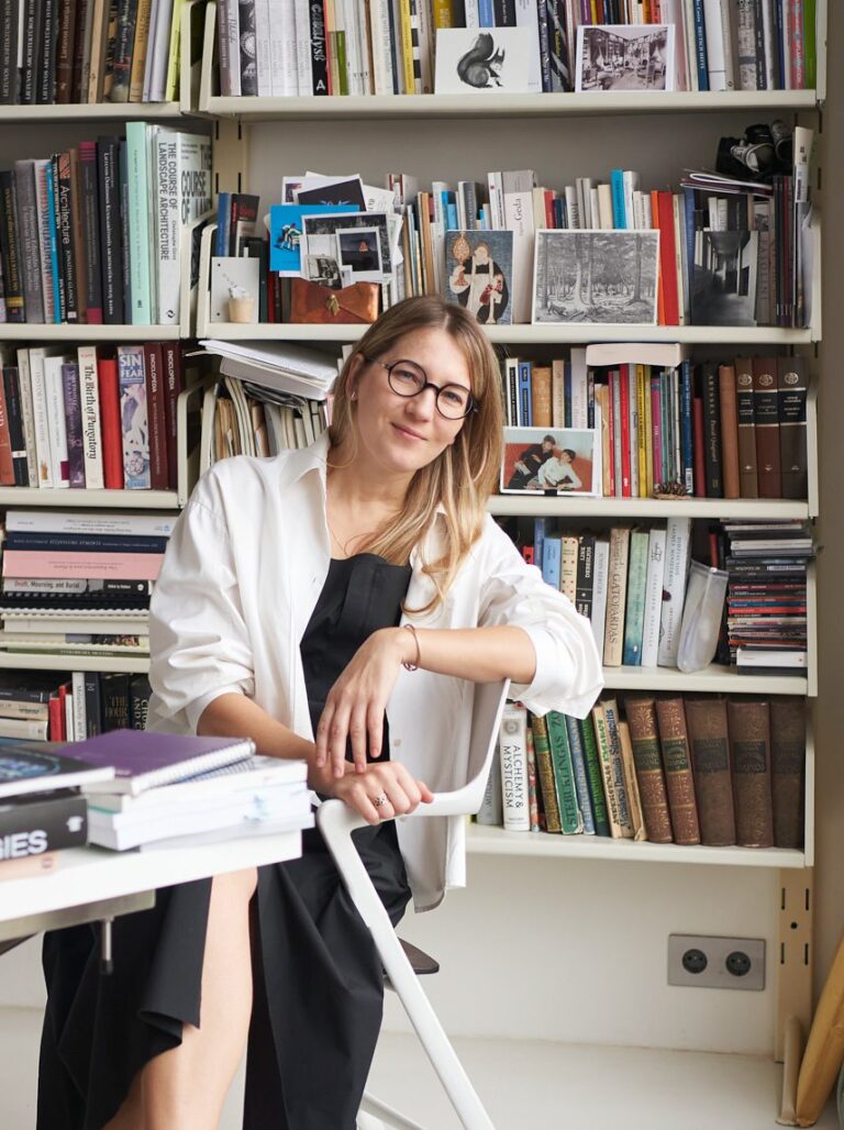 Dr. Eglė Bazaraitė: šiuolaikinės kapinės primena automobilių stovėjimo aikšteles