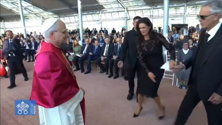 Dainininkas Andrea Bocelli: popiežius Leonas XIV yra švyturys sunkiais laikais