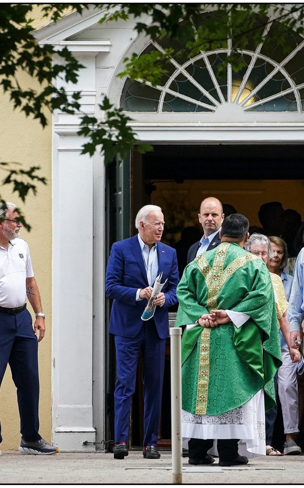 JAV prezidentas Joe Bidenas prie bažnyčios