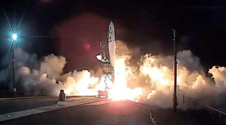 Ekspertai: Kinijos hipergarsinės raketos bandymas apstulbino Vakarus