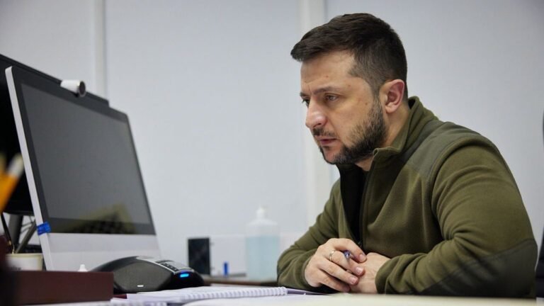 Ukrainos prezidentas Volodymyras Zelenskis vėl kalbėjosi su popiežiumi