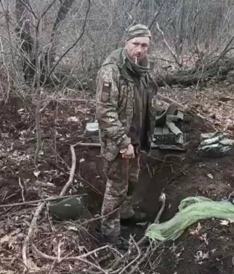 Kyjivas teigia identifikavęs šokiruojančiame vaizdo įraše nužudytą ukrainiečių karį