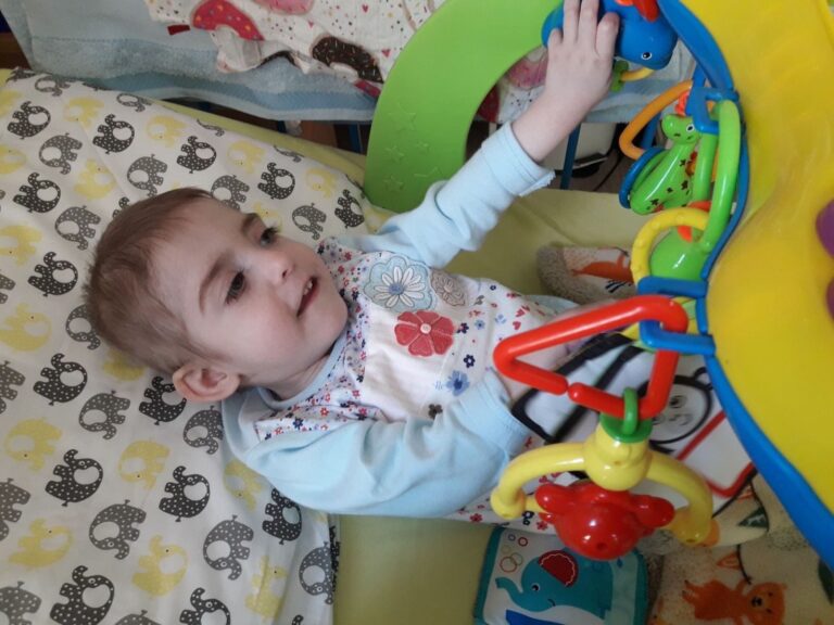 Nepaprasti išbandymai auginant reta genetine liga sergančią mylimą dukrą