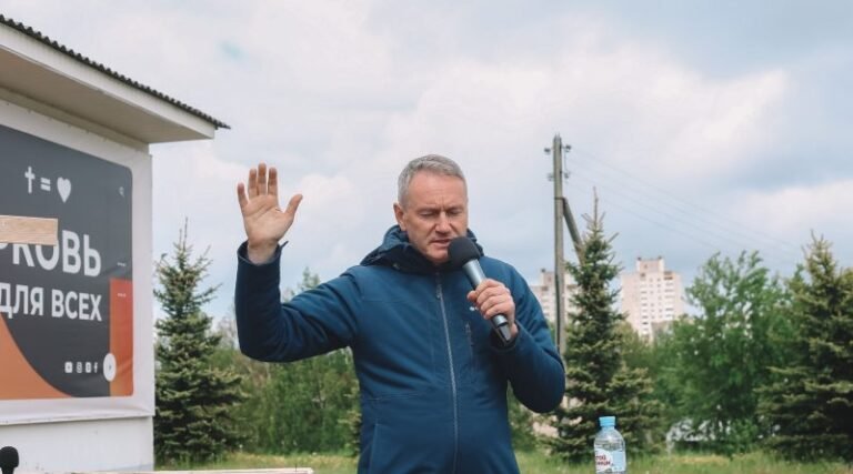 Baltarusijoje už viešus pamokslus buvo sulaikytas ir nubaustas pastorius