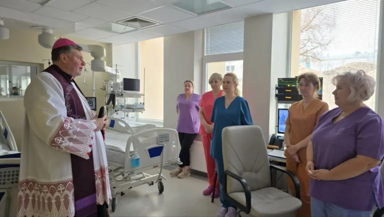 Šiaulių vyskupas aplankė miesto ligoninės bendruomenę ir pacientus