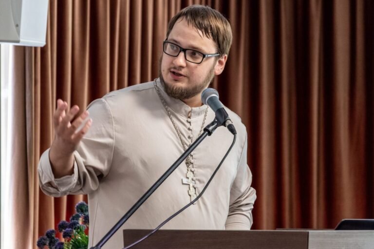 Kun. Gintaras Jurgis Sungaila. Bažnyčios kanonai apie patriarcho minėjimą pamaldų metu