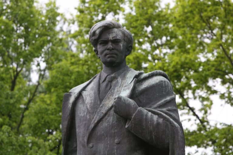 Kitą savaitę – sprendimas dėl P. Cvirkos paminklo ir aikštės likimo Vilniuje