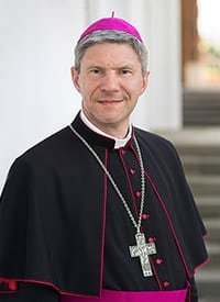 Kauno arkivyskupas emeritas Lionginas Virbalas šypsosi