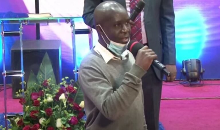 Kenijos ateistų bendruomenės sekretorius atsistatydino, nes įtikėjo