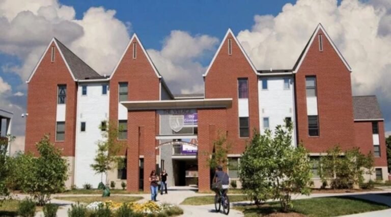 JAV studentai pateikė ieškinį krikščioniškiems universitetams dėl „LGBT diskriminacijos“